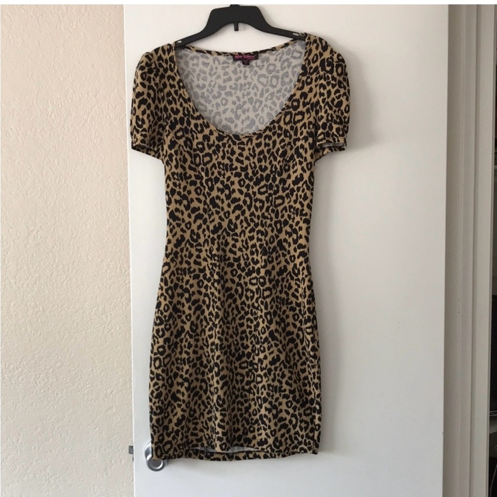 Betsey Johnson Leopard Sweater dress size Medium